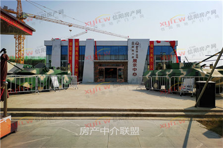 家和花园套三带车库，附房，带超大隔楼露台